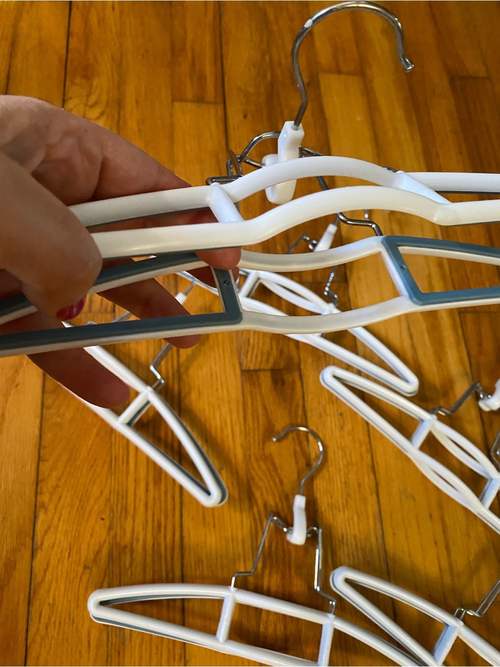 New! 6 Clamp Style Clothing Hangers,Pants, Skirts Etc. Organization,Space-saving - Picture 4 of 7